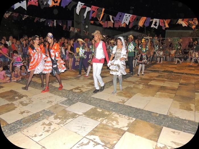 Público prestigia em massa o VII Festival Julino de Quadrilhas e Danças - Imagem 99