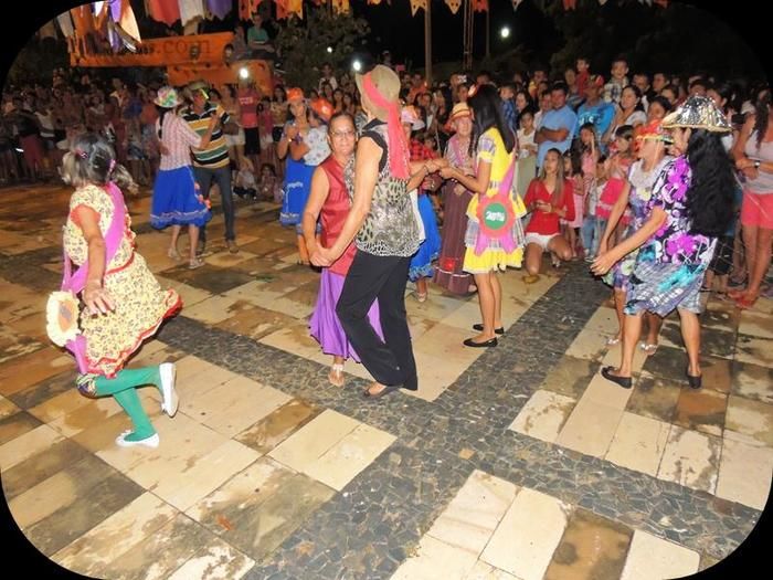 Público prestigia em massa o VII Festival Julino de Quadrilhas e Danças - Imagem 47