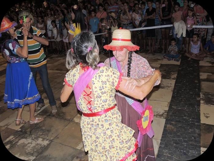 Público prestigia em massa o VII Festival Julino de Quadrilhas e Danças - Imagem 53