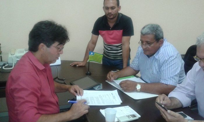 Prefeito Zé Resende prestigia posse do novo Diretor Regional do Emater de Campo Maior - Imagem 1