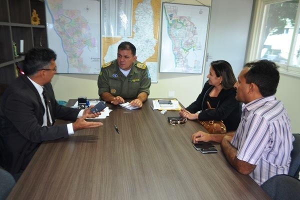 Prefeita e deputado vão ao Comando Geral da PM em busca de soluções para a segurança pública - Imagem 1