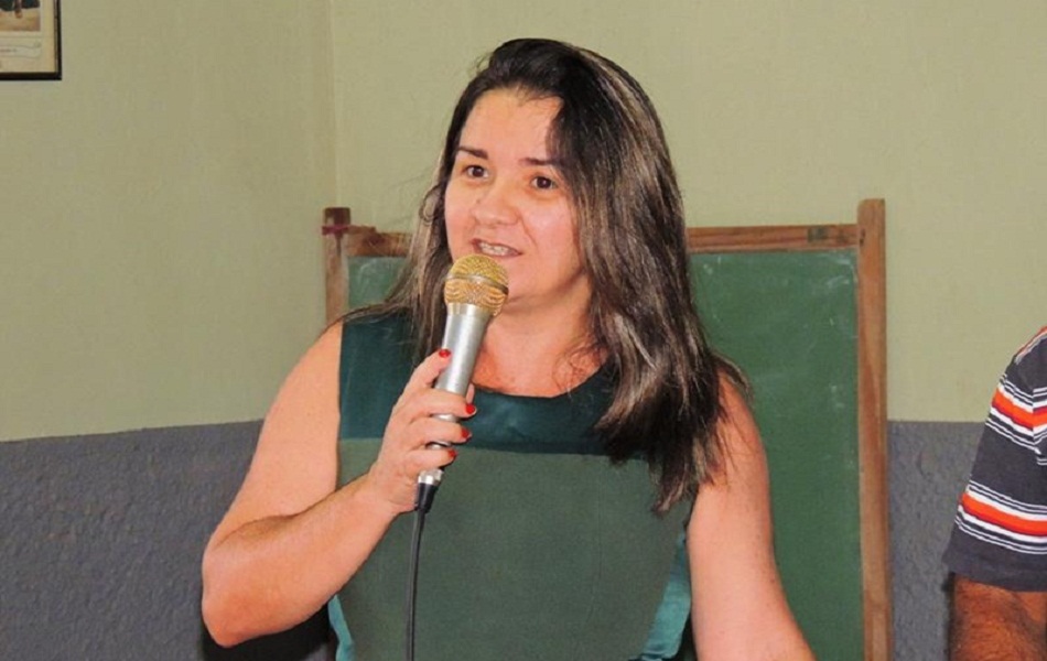 Prefeita visita bairros e anuncia obras no fim de semana