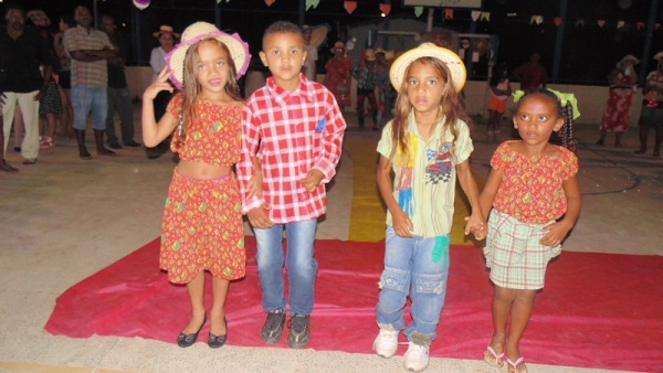 Comunidade Malhada do Juazeiro realizou apresentação de quadrilhas   - Imagem 28