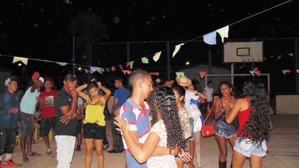 Comunidade Malhada do Juazeiro realizou apresentação de quadrilhas   - Imagem 42