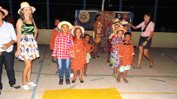 Comunidade Malhada do Juazeiro realizou apresentação de quadrilhas   - Imagem 23
