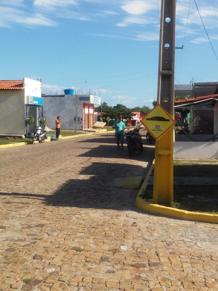 Prefeitura de Boa Hora coloca sinalização e novas lixeiras na cidade. - Imagem 2