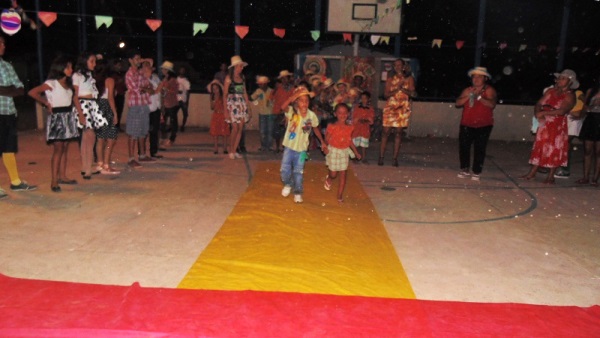 Comunidade Malhada do Juazeiro realizou apresentação de quadrilhas   - Imagem 25