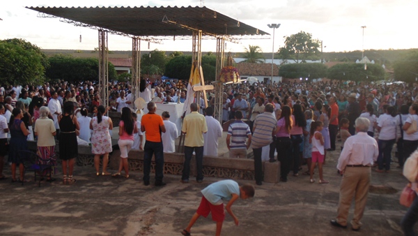 Milhares de romeiros participam da missa solene de encerramento dos festejos de Santo Inácio de Loyola  - Imagem 11