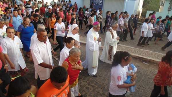 Milhares de romeiros participam da missa solene de encerramento dos festejos de Santo Inácio de Loyola  - Imagem 9