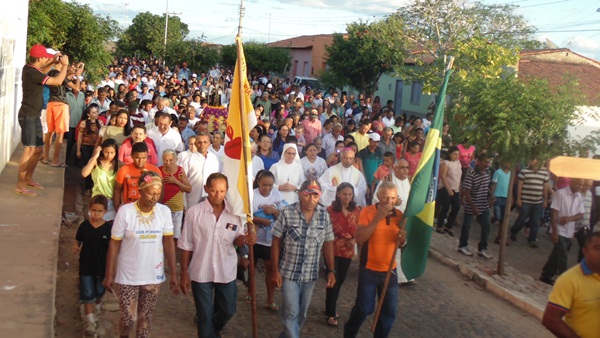 Milhares de romeiros participam da missa solene de encerramento dos festejos de Santo Inácio de Loyola  - Imagem 7