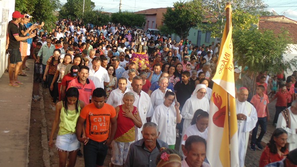 Milhares de romeiros participam da missa solene de encerramento dos festejos de Santo Inácio de Loyola  - Imagem 8