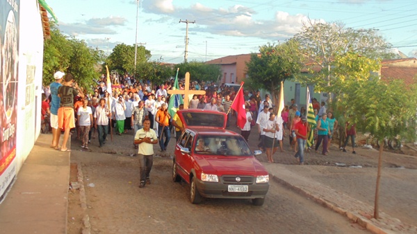 Milhares de romeiros participam da missa solene de encerramento dos festejos de Santo Inácio de Loyola  - Imagem 5