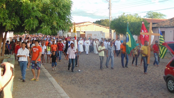 Milhares de romeiros participam da missa solene de encerramento dos festejos de Santo Inácio de Loyola  - Imagem 4