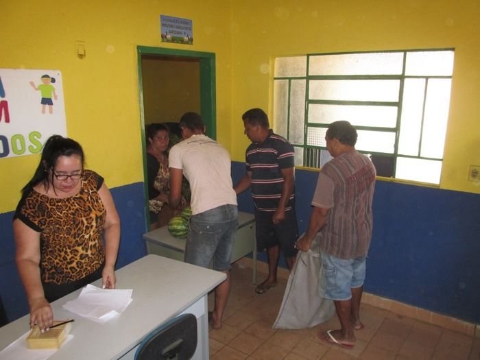 Prefeitura entrega 12 mil quilos de Melancia as pessoas de Baixa Renda - Imagem 2