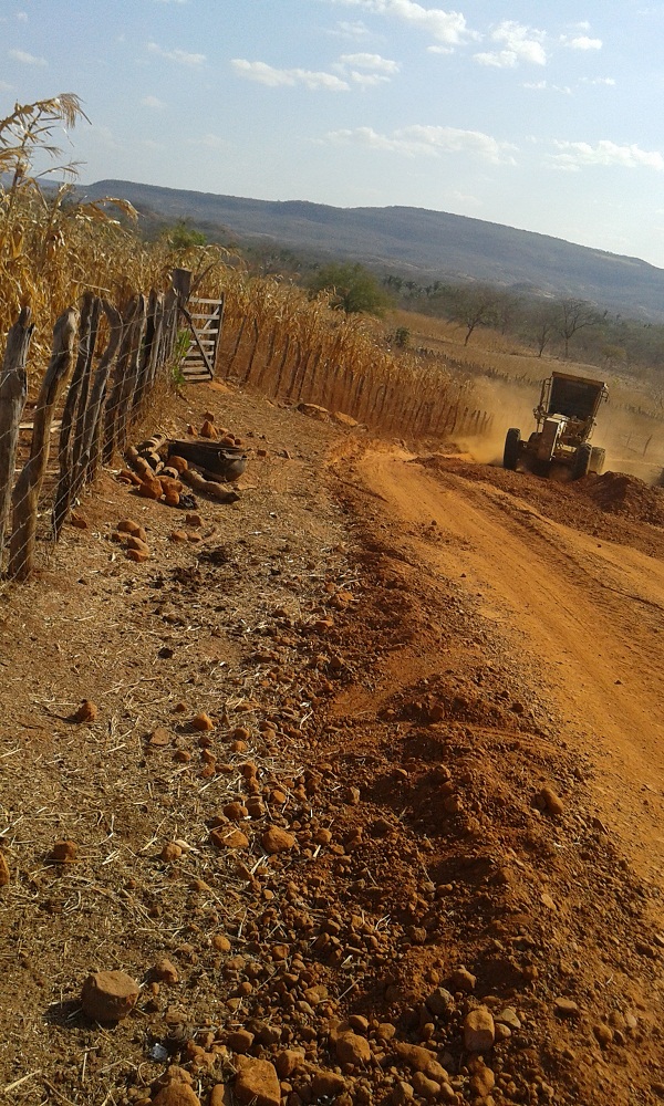 Prefeitura de Oeiras recupera estradas e leva água encanada à zona rural - Imagem 6