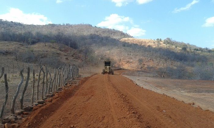 Prefeitura de Oeiras recupera estradas e leva água encanada à zona rural - Imagem 4