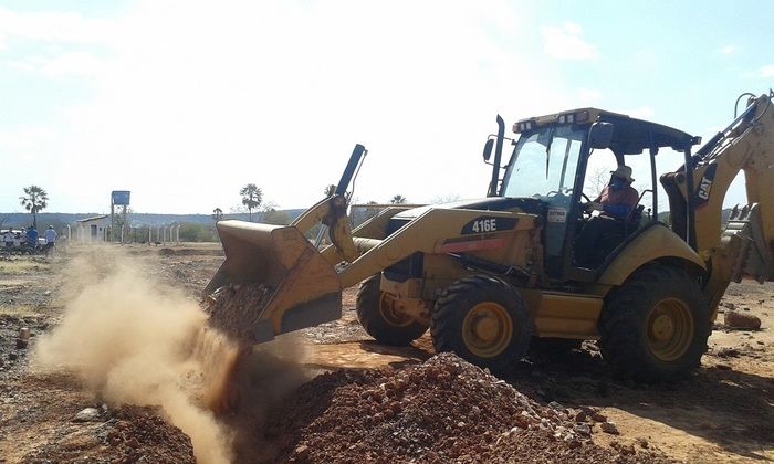 Prefeitura de Oeiras recupera estradas e leva água encanada à zona rural - Imagem 3