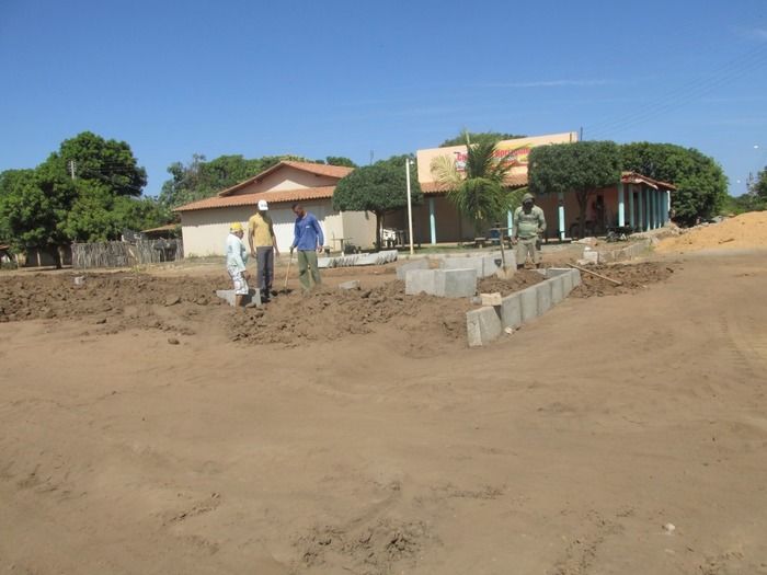 Prefeitura de Agricolândia Constrói calçamentos com recurso próprio do município  - Imagem 5