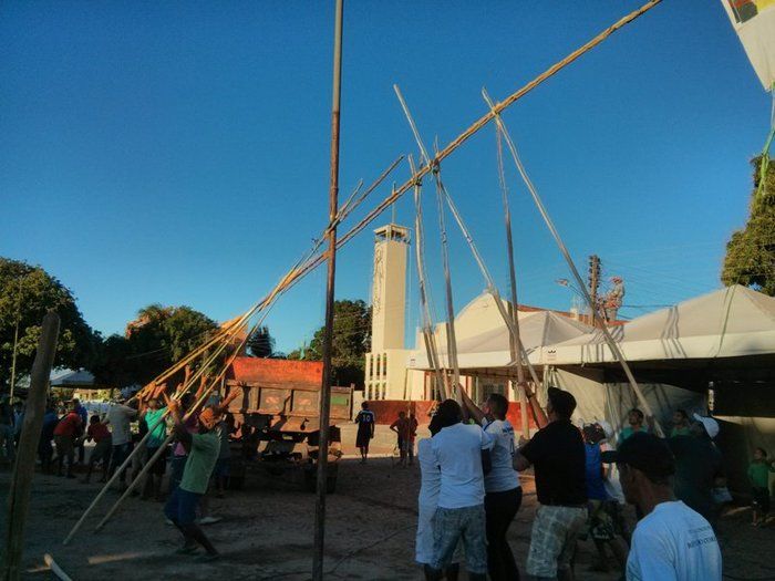 Chegada e levantamento do mastro, uma festa na abertura do festejo do Padroeiro da cidade - Imagem 6