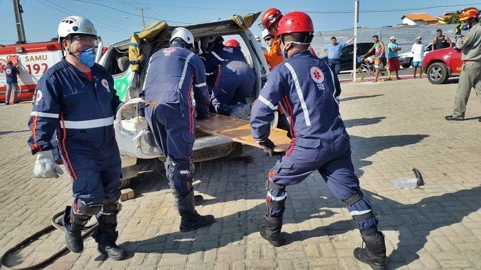 Corpo de Bombeiros finaliza curso de resgate veicular e forma 42 alunos - Imagem 8