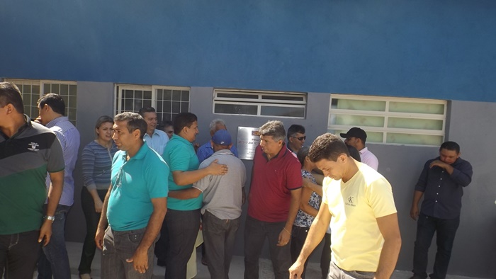 Prefeito Zé Henrique inaugura uma UBS, praça e abastecimento d'água na região do outro lado - Imagem 9