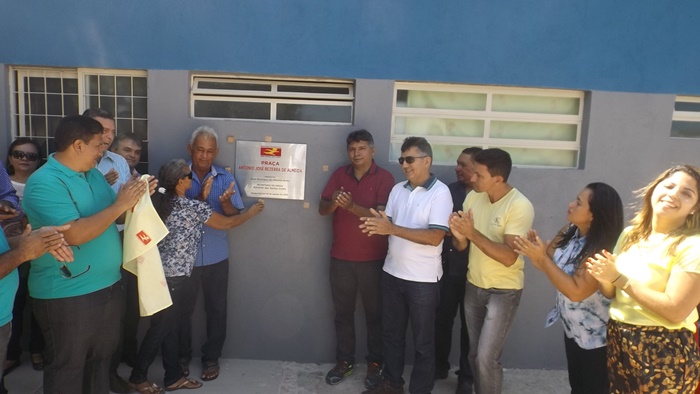 Prefeito Zé Henrique inaugura uma UBS, praça e abastecimento d'água na região do outro lado - Imagem 7