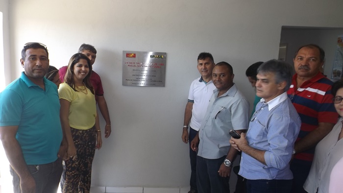 Prefeito Zé Henrique inaugura uma UBS, praça e abastecimento d'água na região do outro lado - Imagem 18