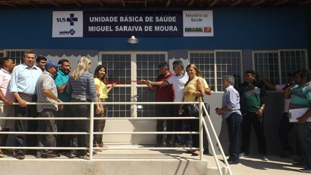 Prefeito Zé Henrique inaugura uma UBS, praça e abastecimento d'água na região do outro lado