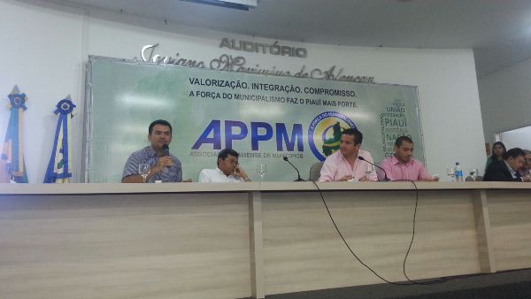 Vice-prefeito e tesoureiro de Santo Inácio do Piauí participaram de reunião na APPM - Imagem 3