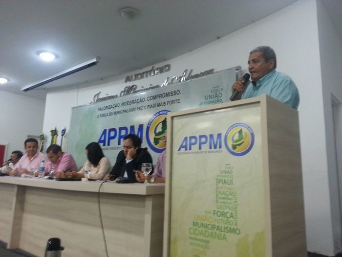 Prefeito Zé Resende e outros prefeitos do Piauí participam de reunião na APPM para discutirem a falência dos municípios - Imagem 13