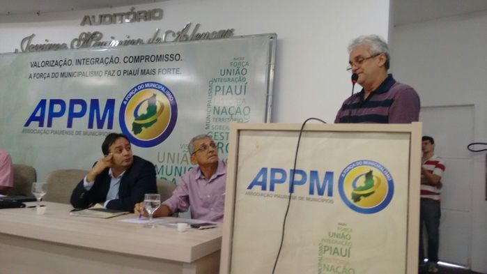 Prefeito Zé Resende e outros prefeitos do Piauí participam de reunião na APPM para discutirem a falência dos municípios - Imagem 16