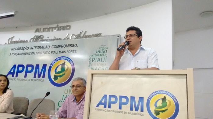 Prefeito Zé Resende e outros prefeitos do Piauí participam de reunião na APPM para discutirem a falência dos municípios - Imagem 18