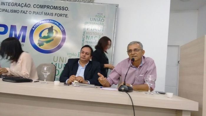 Prefeito Zé Resende e outros prefeitos do Piauí participam de reunião na APPM para discutirem a falência dos municípios - Imagem 9