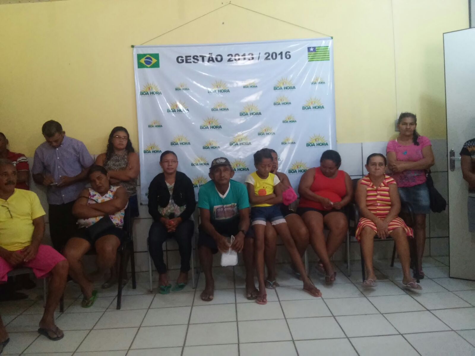 Prefeito Zé Resende se reúne com os donos das 36 casas Minha Casa, Minha Vida, que já estão pronta.