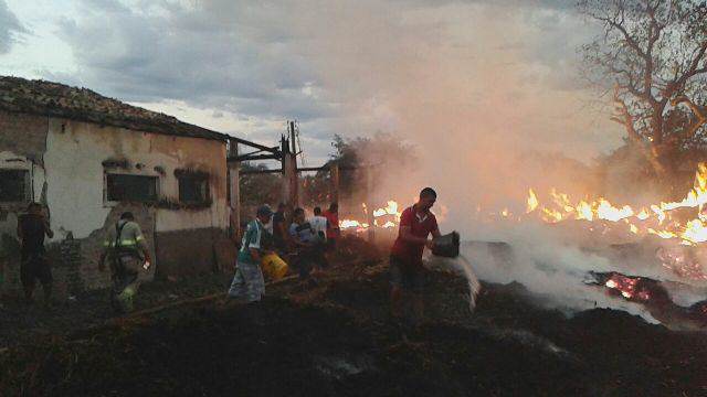 Incêndio na fabrica de Cachaça na região de Campo Maior  - Imagem 3
