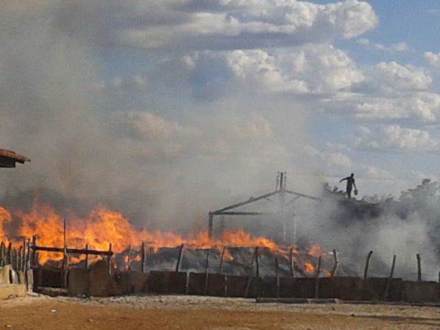 Incêndio na fabrica de Cachaça na região de Campo Maior  - Imagem 1