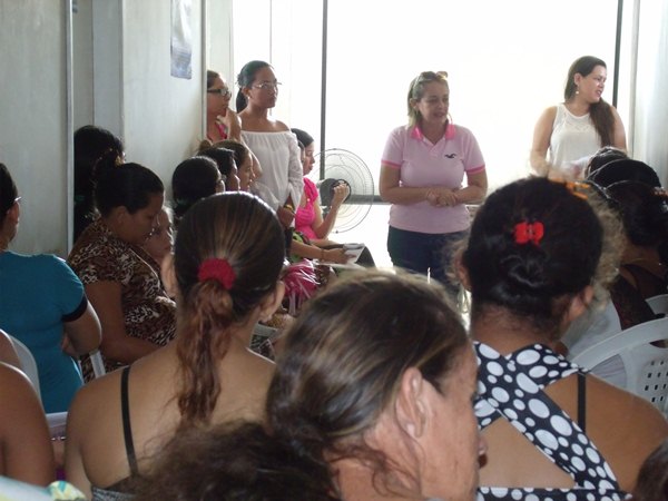 Secretarias Municipais de Saúde e Assistência Social promovem palestras e entrega de kits de enxoval para gestantes de Cajueiro da Praia - Imagem 6