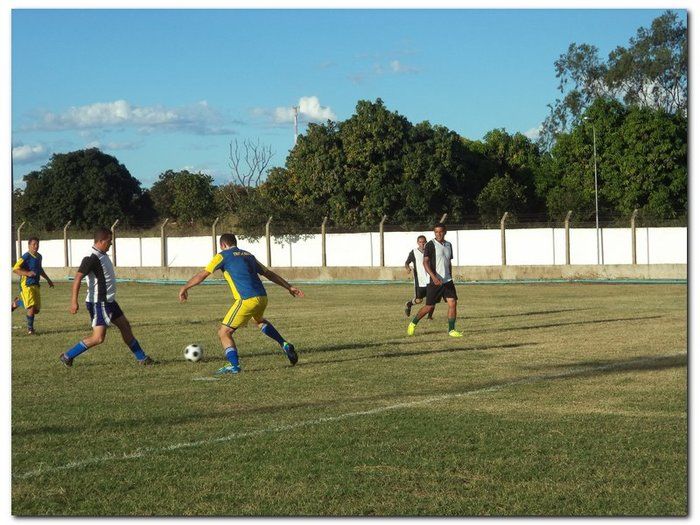 Prefeitura de Inhuma implanta novo gramado no Estádio - Imagem 3
