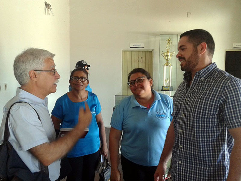 Professor português José Pacheco realiza palestra em Oeiras
