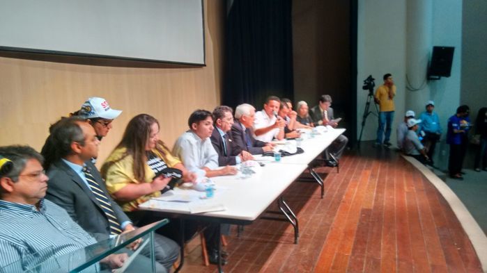 No Protesto dos Prefeitos em Teresina, Zé Resende comanda narração da caminhada. - Imagem 51