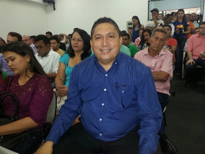 No Protesto dos Prefeitos em Teresina, Zé Resende comanda narração da caminhada. - Imagem 1