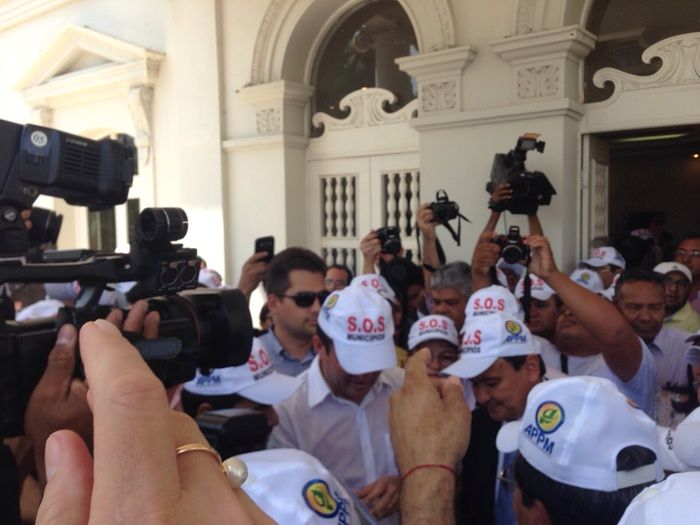 No Protesto dos Prefeitos em Teresina, Zé Resende comanda narração da caminhada. - Imagem 39