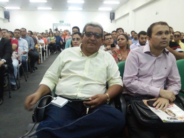 No Protesto dos Prefeitos em Teresina, Zé Resende comanda narração da caminhada. - Imagem 20