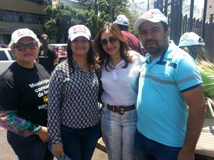 No Protesto dos Prefeitos em Teresina, Zé Resende comanda narração da caminhada. - Imagem 6