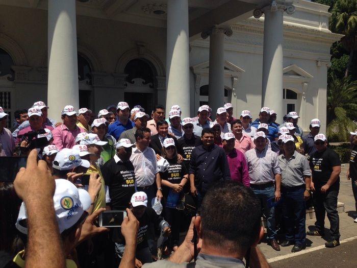 No Protesto dos Prefeitos em Teresina, Zé Resende comanda narração da caminhada. - Imagem 40
