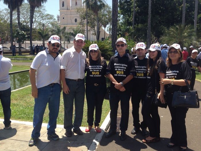 No Protesto dos Prefeitos em Teresina, Zé Resende comanda narração da caminhada. - Imagem 23