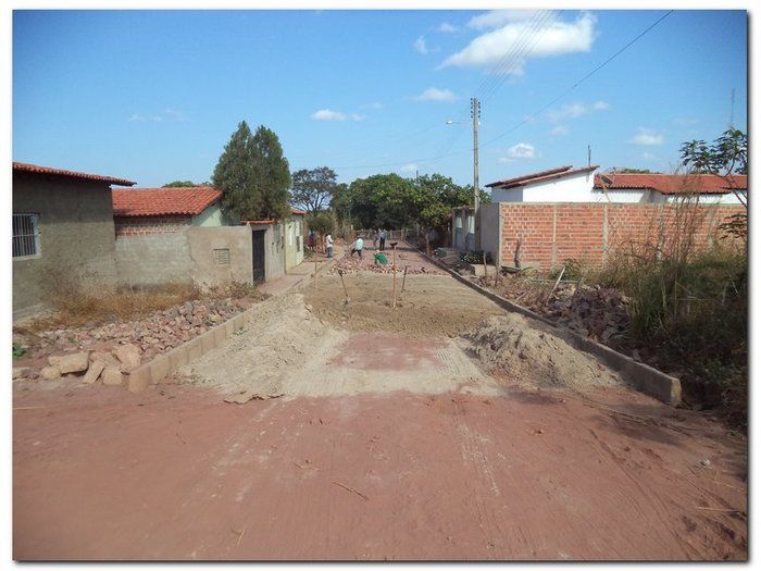 Prefeitura Municipal de Inhuma calça a Rua Rocha Furtado e melhora mobilidade urbana - Imagem 1