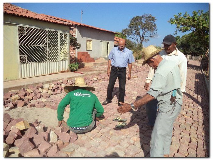 Prefeitura Municipal de Inhuma calça a Rua Rocha Furtado e melhora mobilidade urbana - Imagem 5