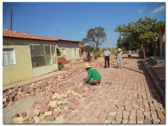 Prefeitura Municipal de Inhuma calça a Rua Rocha Furtado e melhora mobilidade urbana - Imagem 4