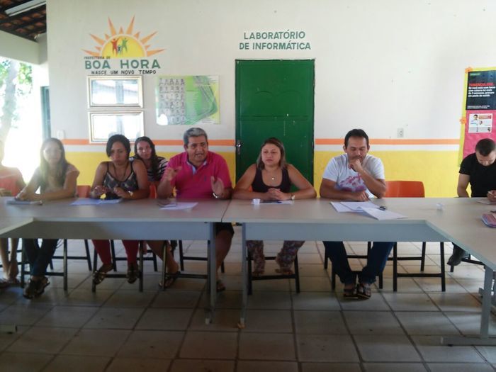 Prefeito Zé Resende e se reúne com equipe da Semec para discutir matriculas de novas turma da EJA. - Imagem 5